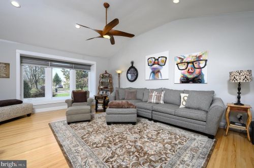 747 Bobwhite Ln, Huntingdon Valley PA 19006-2117 exterior