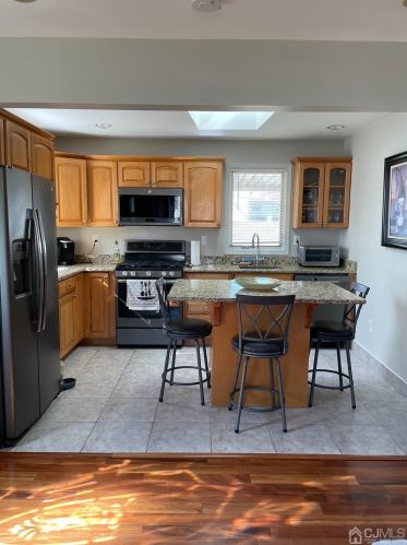 43 Brookville Rd, Edison, NJ 08817-4139