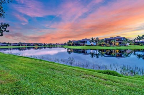 3263 Atlantic Cir, Naples FL 34119-8636 exterior