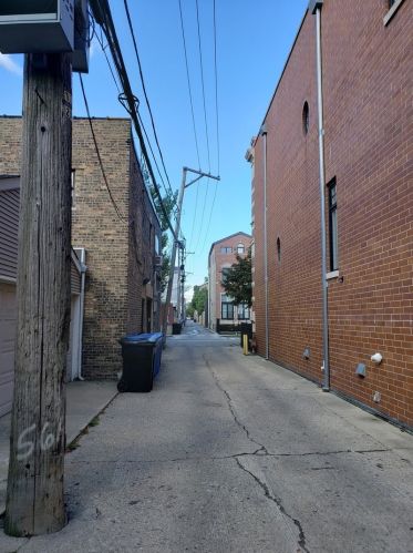 3217 Southport Ave, Chicago IL 60657-3228 exterior