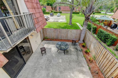 311 Live Oak Ln, Boynton Beach FL 33436-7107 exterior