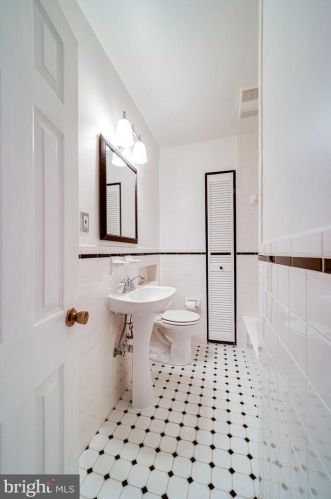 1303 Prince St, Alexandria VA 22314-2913 exterior