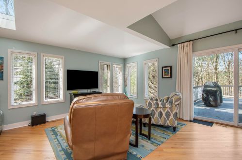 7770 Cascade Rd, Grand Rapids MI 49546-9159 exterior