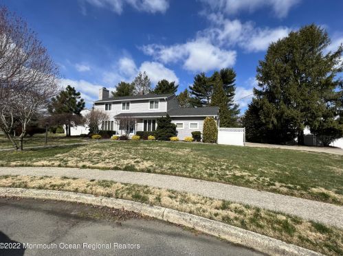 9 Abis Pl, Oakhurst, NJ 07755-1226