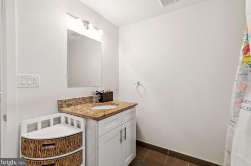 1324 Howard St, Philadelphia PA 19122-2445 exterior