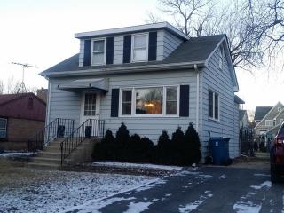 207 Glade Ave, Elmhurst IL  60126-2511 exterior