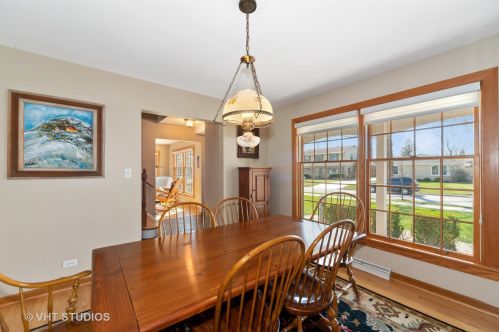 861 Saylor Ave, Elmhurst IL 60126-4303 exterior