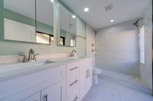 5012 Barrowe Dr, Tampa FL 33624-2593 exterior