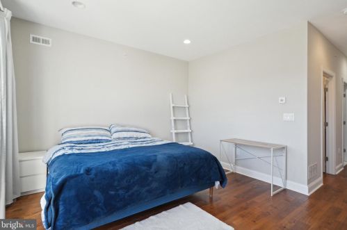 1424 Front St, Philadelphia PA  19147-3902 exterior