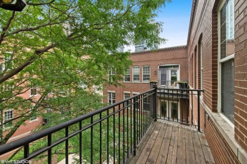 303 Scott St, Chicago IL 60610-1882 exterior