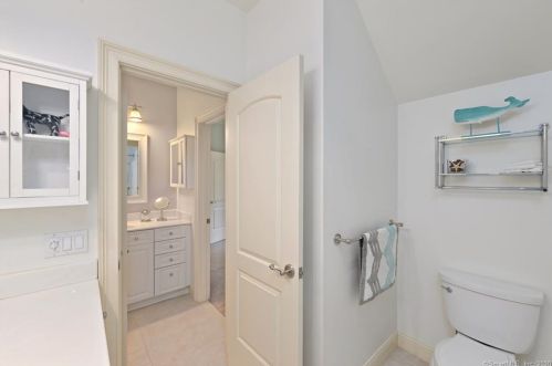 101 Somersby, Farmington CT 06032-2756 exterior