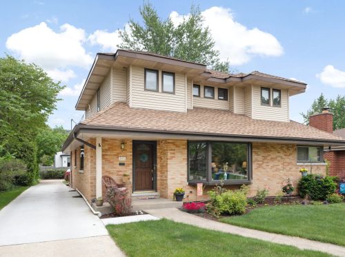 945 Saylor Ave, Elmhurst, IL 60126-5010