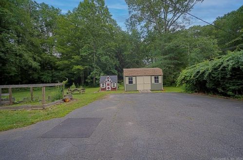 81 Rte 80, Deep River CT 06419-1429 exterior