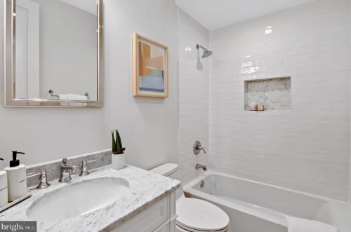 1744 T St, Washington DC 20009-7102 exterior