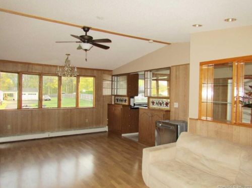 36 Belmont Ave, Windsor CT  06095-3335 exterior