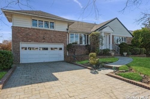 1051 Rosedale Rd, Valley Stream, NY 11581-2704