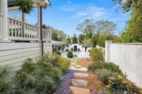 1647 Riverside Dr, Gainesville GA 30501-1837 exterior