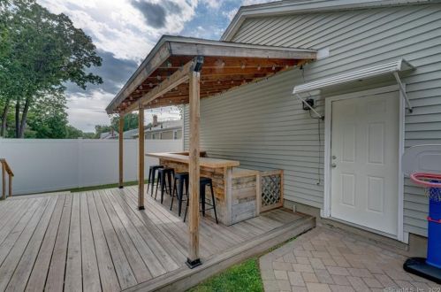 30 Cora St, Enfield CT 06082-5120 exterior