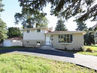 245 Parkside Ave, Itasca, IL 60143-2228