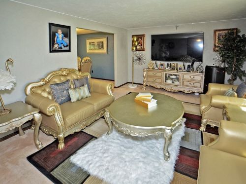 1518 Greendale Dr, Pittsburgh PA 15239-1144 exterior