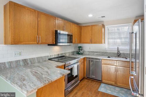 7513 Cross Gate Ln, Alexandria VA 22315-4619 exterior