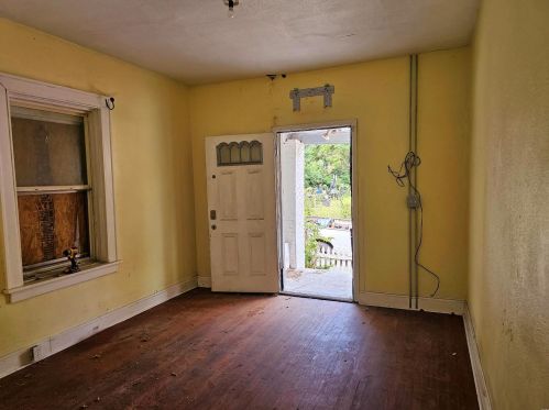 1812 James A Harvey Ln, Saint Louis, MO 63133-2526