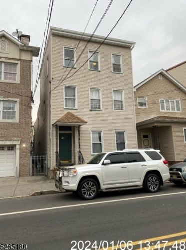 217 Walnut St, Newark NJ  07105-1218 exterior