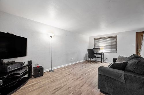 222 Meadowdell Dr, Pittsburgh PA  15227-4018 exterior