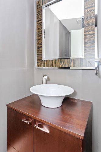 2246 Lakewood Ave, Chicago IL 60614-3629 exterior