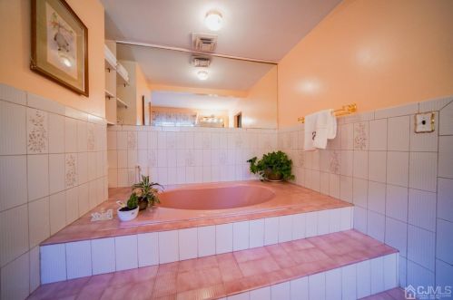 7 Stima Ave, Carteret NJ 07008-1214 exterior