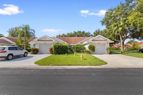 4915 Europa Dr, Naples, FL 34105-5645