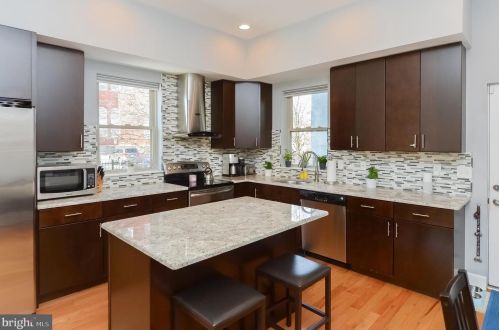 2307 Carpenter St, Philadelphia PA 19146-2516 exterior