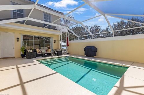 6254 Towncenter Cir, Naples FL 34119-9560 exterior