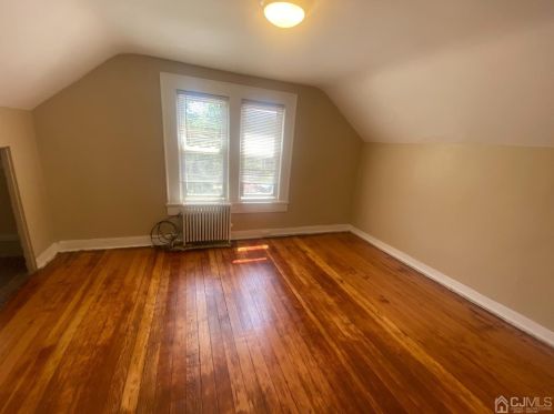 3 Delafield St, New Brunswick, NJ 08901-1703