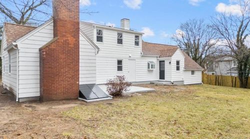 48 Clintonville Rd, North Haven CT 06473-2817 exterior