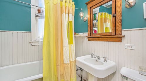 3244 Monticello Ave, Chicago IL 60618-6614 exterior