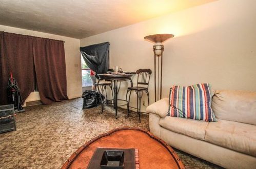 1313 Greentree Rd, Pittsburgh PA 15220-2004 exterior