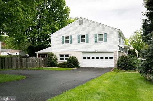 66 Red Lion Rd, Huntingdon Valley PA 19006-6436 exterior