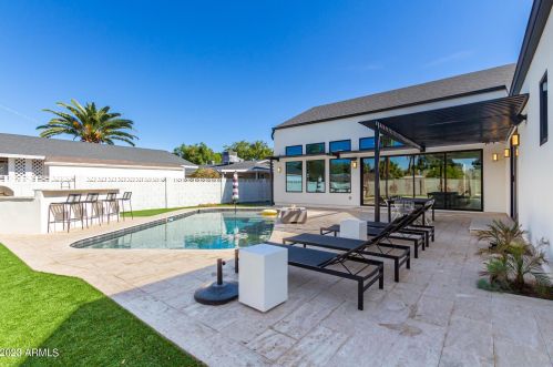 3118 42nd St, Phoenix AZ  85018-6418 exterior