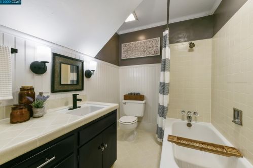 31 Ridge Park Ln, Concord CA 94518-1451 exterior