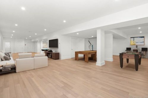 31 Baldwin Farms, Greenwich CT 06831-3307 exterior