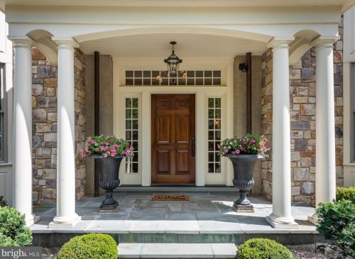 271 Blackburn Dr, Berwyn PA  19312-2801 exterior