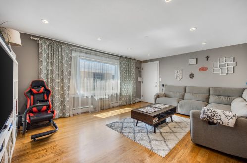 8525 Catalpa Ave, Chicago, IL 60656-1345