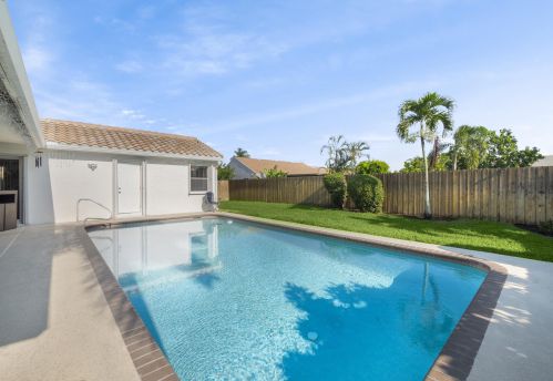 5645 Descartes Cir, Boynton Beach FL 33472-2425 exterior