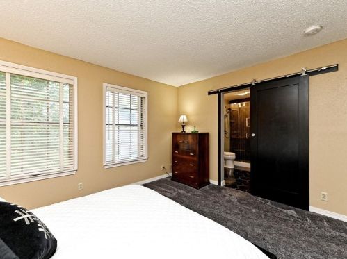 1849 Coronado Hl Dr, Austin TX 78752-2116 exterior