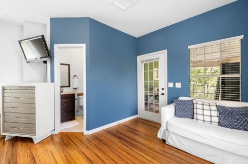 9800 Capitol View Dr, Austin TX  78747-2166 exterior