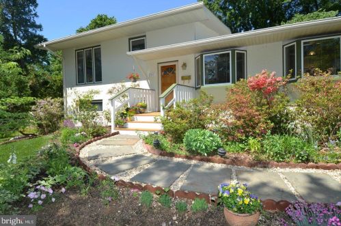 1700 Macon St, Mc Lean VA  22101-5129 exterior