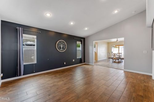 1421 Rialto St, Oxnard, CA 93035-3527