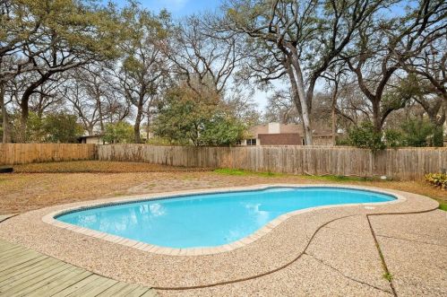 9002 Collingwood Dr, Austin TX 78748-5209 exterior