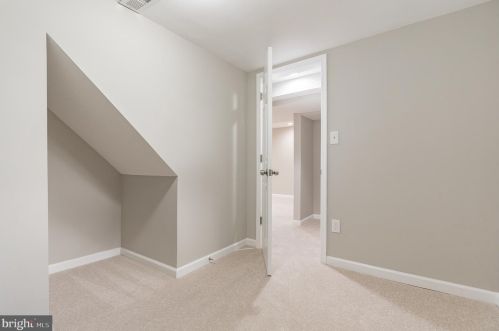 11611 Mapleview Dr, Silver Spring MD 20902-2327 exterior